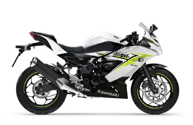 Motocykl Kawasaki Ninja 125 bílá / 2022