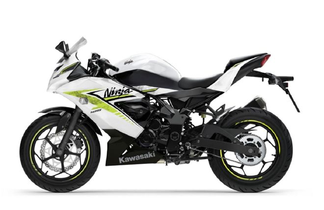 Motocykl Kawasaki Ninja 125 bílá / 2022