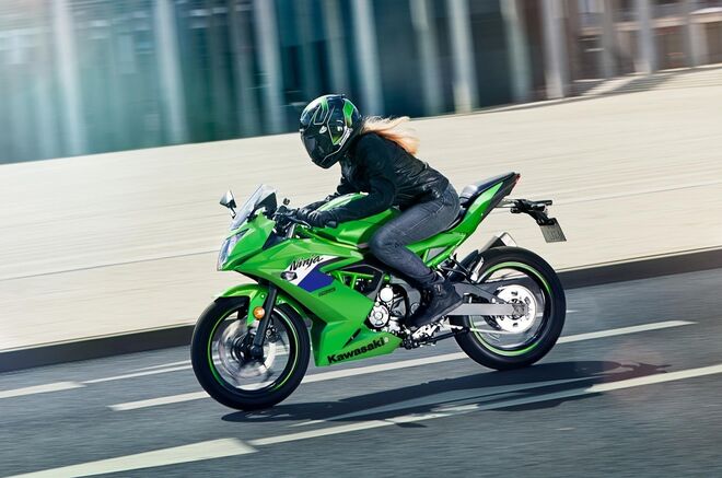Motocykl Kawasaki Ninja 125 zelená KRT / 2026