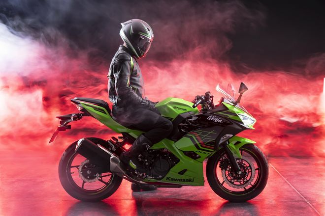 Motocykl Kawasaki Ninja 400 zelená / 2023