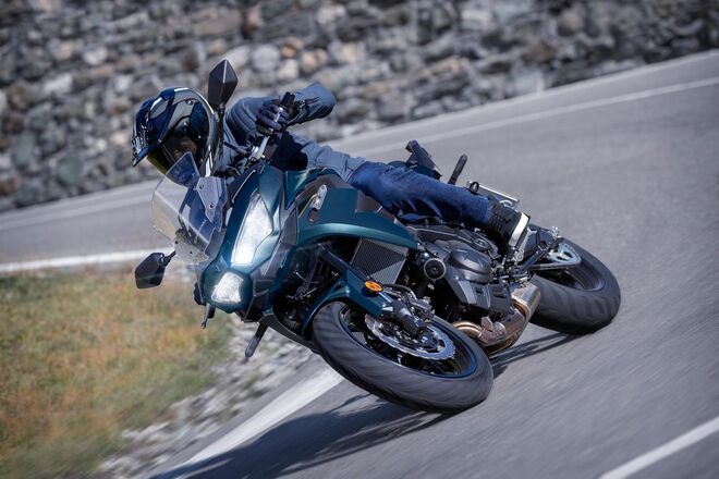 Motocykl Kawasaki Versys 650 modrý / 2026