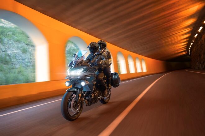 Motocykl Kawasaki Versys 650 modrý / 2026