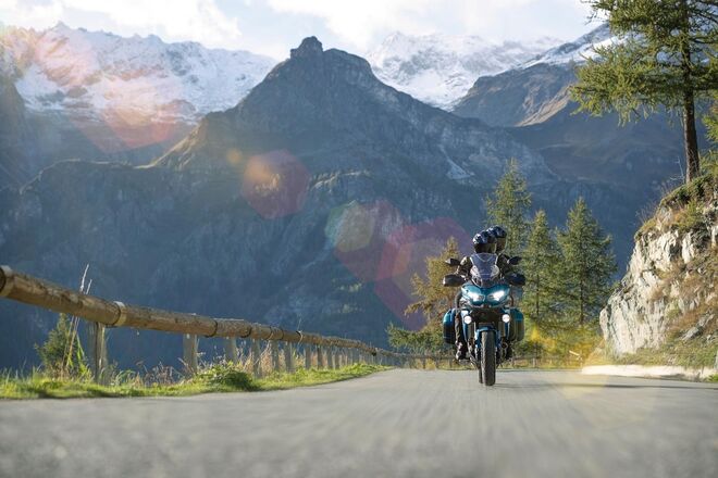 Motocykl Kawasaki Versys 650 modrý / 2026