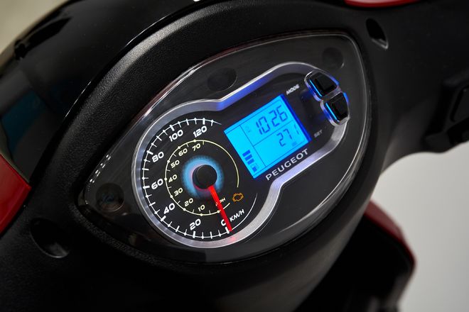 Skútr Peugeot Tweet 125i Activ SBC / Daring Red