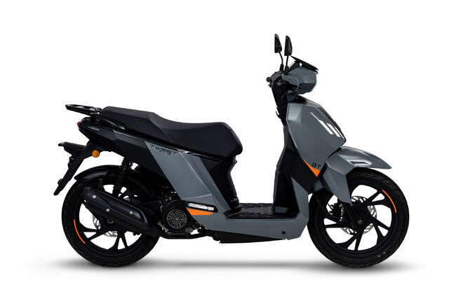 Skútr Peugeot Tweet 125 FL GT - Graphite Grey + HELMA ZDARMA Skútr Peugeot Tweet 125 FL GT - Graphite Grey + HELMA ZDARMA