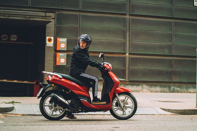 Skútr Peugeot Tweet 125i Activ SBC / Daring Red
