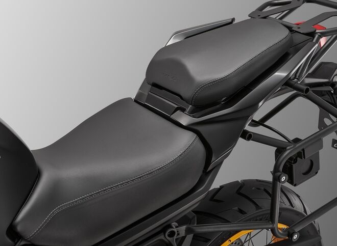 Motocykl QJMOTOR SRT 900SX - černá - SADA KUFRŮ K MOTOCYKLU ZDARMA Motocykl QJMOTOR SRT 900SX - černá - SADA KUFRŮ K MOTOCYKLU ZDARMA