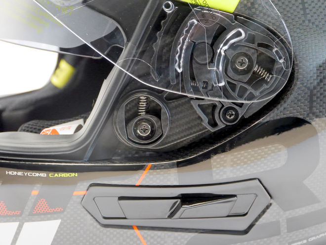 Helma Axxis Racer GP Carbon Spike, lesklá perleťová bílá