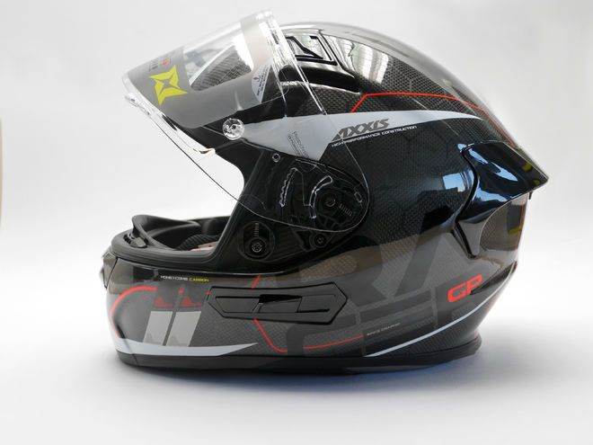 Helma Axxis Racer GP Carbon Spike, lesklá perleťová bílá