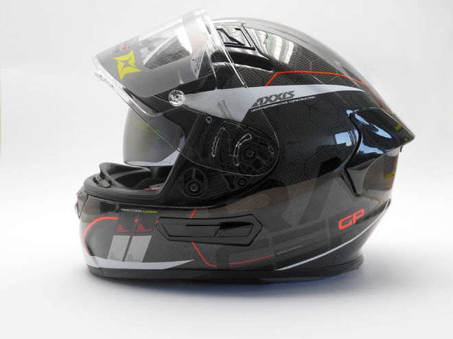 Helma Axxis Racer GP Carbon Spike, lesklá perleťová bílá