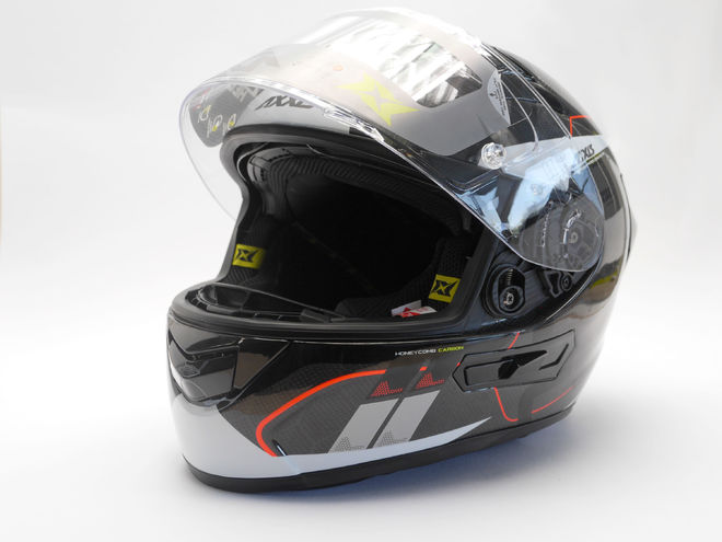 Helma Axxis Racer GP Carbon Spike, lesklá perleťová bílá