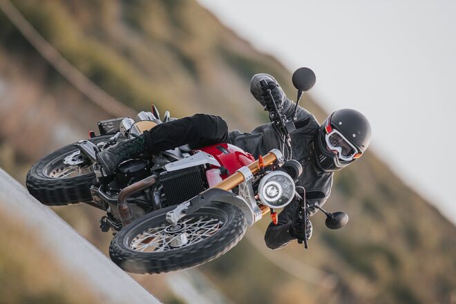 Motocykl Fantic Caballero 500 Scrambler - červená / 2024 Motocykl Fantic Caballero 500 Scrambler - červená / 2024