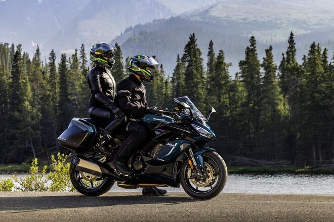 Motocykl Kawasaki Ninja 1100SX SE modrá / 2026