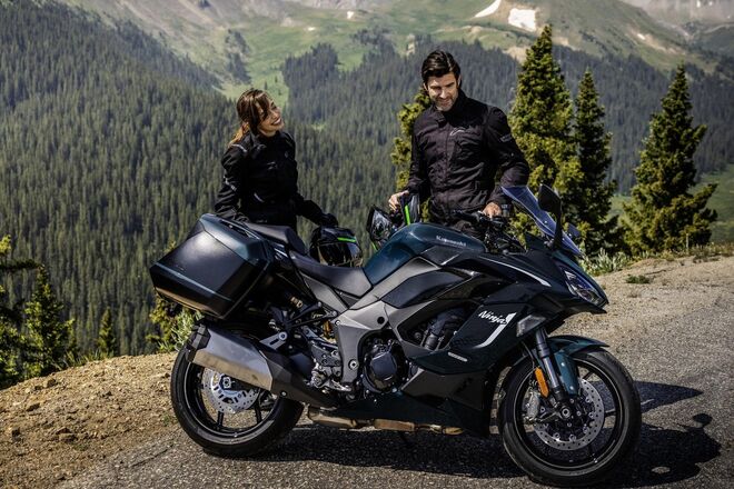 Motocykl Kawasaki Ninja 1100SX SE modrá / 2026