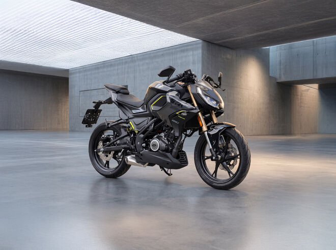 Motocykl QJMOTOR SRK 125 J - černá