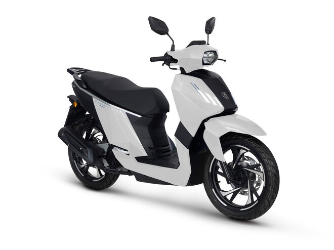 Skútr Peugeot Tweet 125 FL - Antartica White + HELMA ZDARMA