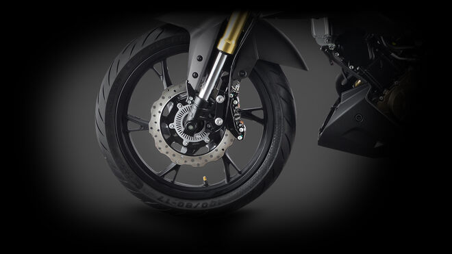 Motocykl QJMOTOR SRK 125 S - bílá Motocykl QJMOTOR SRK 125 S - bílá