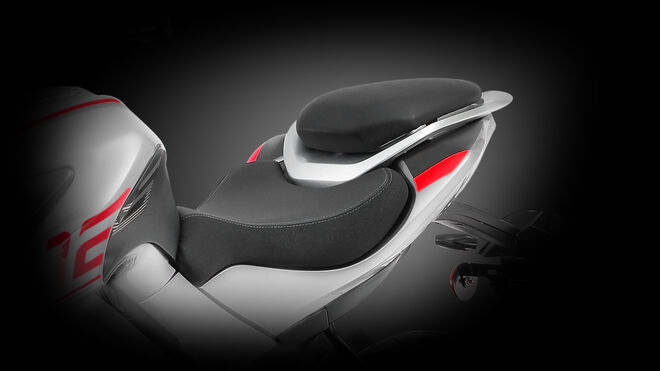 Motocykl QJMOTOR SRK 125 S - bílá Motocykl QJMOTOR SRK 125 S - bílá