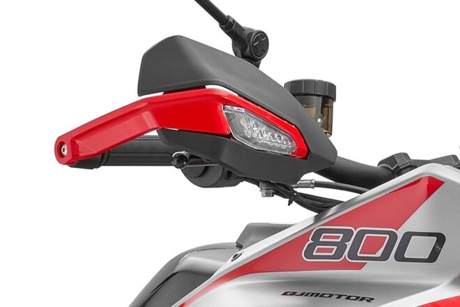 Motocykl QJMOTOR SRT 800 RX - černá