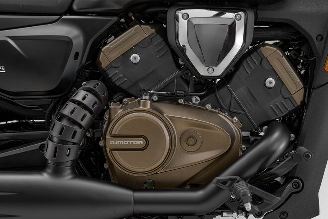 Motocykl QJMOTOR SRV 600V - černá