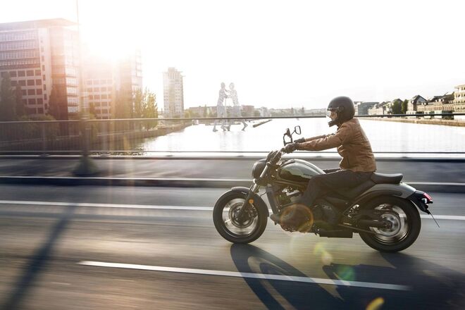 Motocykl Kawasaki Vulcan S šedý / 2026 - AKCE SADA PŘÍSLUŠENSTVÍ ZA 14.000,- Kč