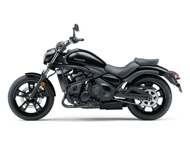 Motocykl Kawasaki Vulcan S černý / 2026 - AKCE SADA PŘÍSLUŠENSTVÍ ZA 14.000,- Kč