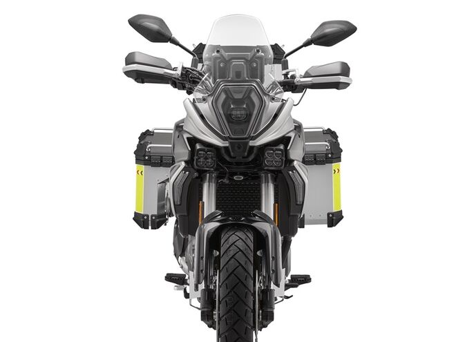 Motocykl QJMOTOR SRT 600SX - šedá s červeným pruhem - sada kufrů zdarma Motocykl QJMOTOR SRT 600SX - šedá s červeným pruhem - sada kufrů zdarma