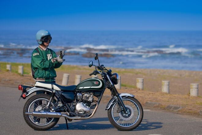 Motocykl Kawasaki W230 zelená matná / 2026