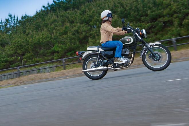 Motocykl Kawasaki W230 zelená matná / 2026 Motocykl Kawasaki W230 zelená matná / 2026