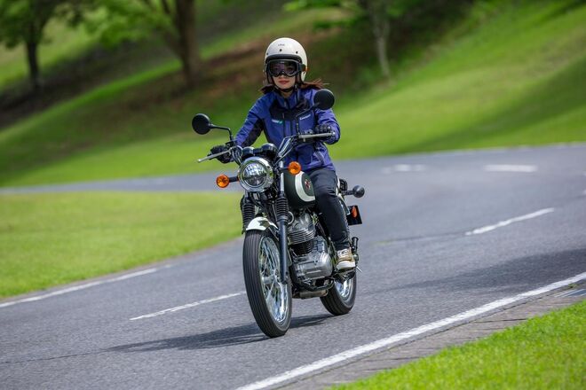 Motocykl Kawasaki W230 zelená matná / 2026