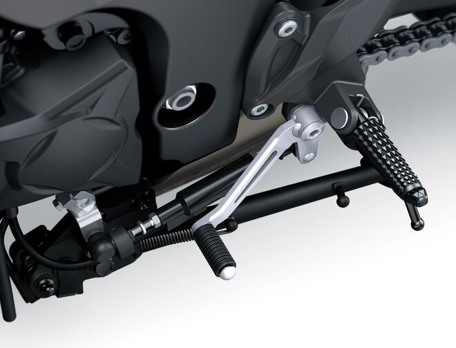 Motocykl Kawasaki Z1100 SE šedá matná / 2026