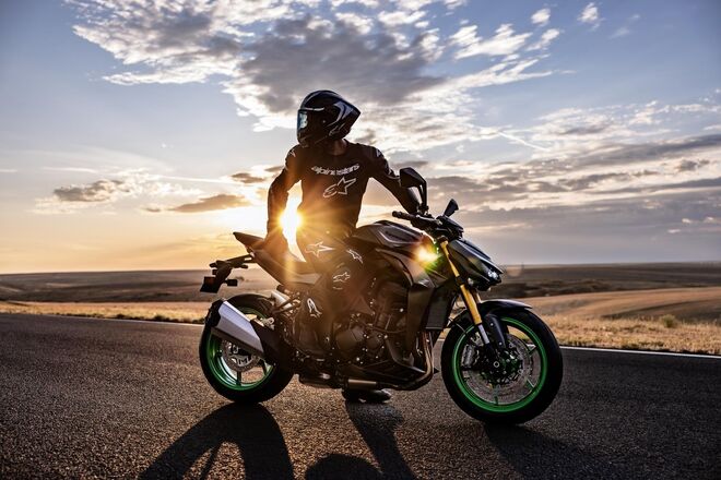 Motocykl Kawasaki Z1100 SE šedá matná / 2026