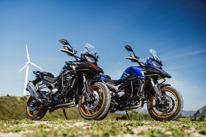 Motocykl QJMOTOR SRT 800SX - modrá