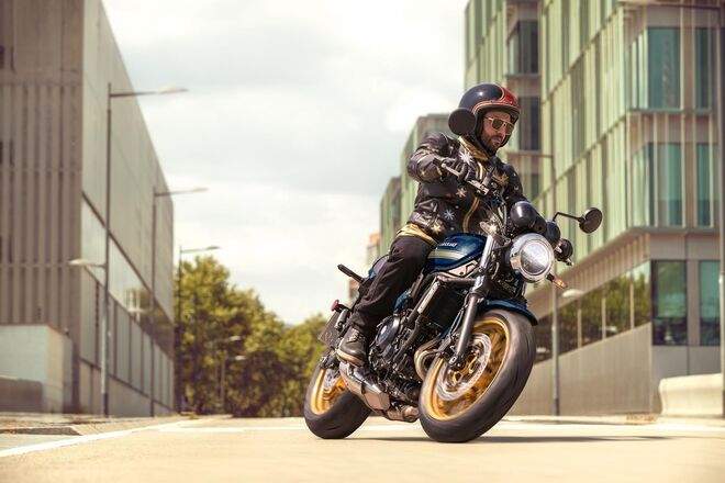 Motocykl Kawasaki Z650RS modrá / 2026