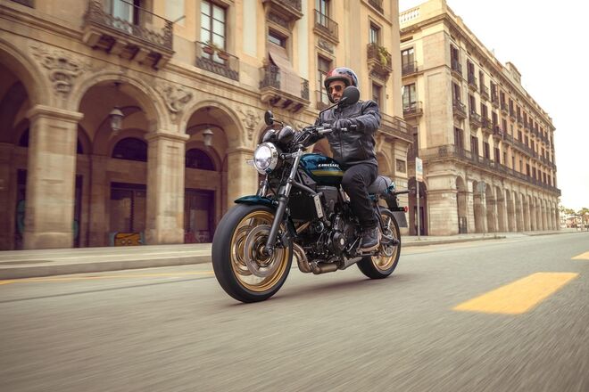 Motocykl Kawasaki Z650RS modrá / 2026