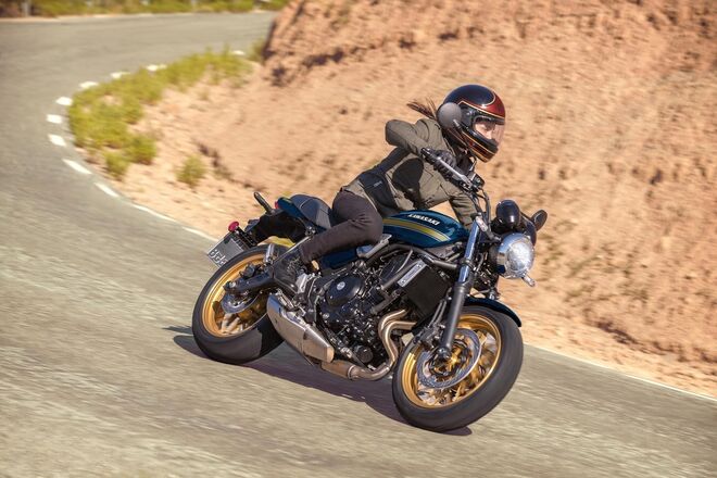 Motocykl Kawasaki Z650RS modrá / 2026