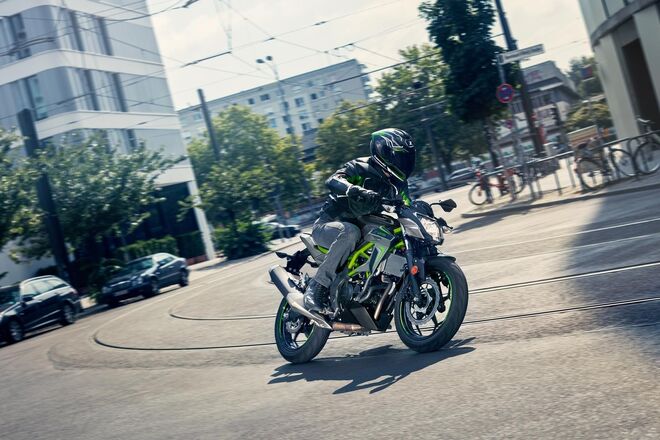 Motocykl Kawasaki Z 125 šedá / 2026