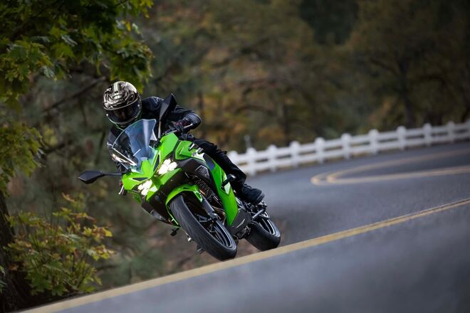 Motocykl Kawasaki Ninja 500 SE zelená / 2026