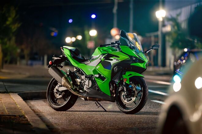 Motocykl Kawasaki Ninja 500 SE zelená / 2026