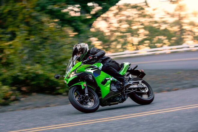 Motocykl Kawasaki Ninja 500 SE zelená / 2026