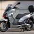 Skútr QJMOTOR MTX 125 - šedo / červený Skútr QJMOTOR MTX 125 - šedo / červený